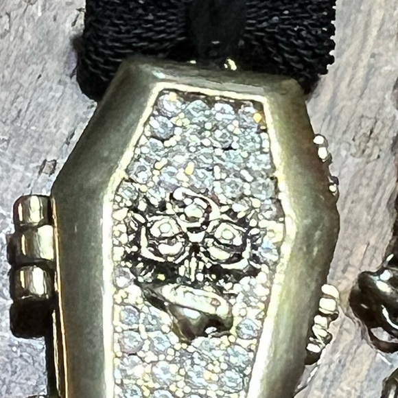 Betsey Johnson Vintage Skeleton In Coffin Halloween Necklace GUC - Picture 8 of 12